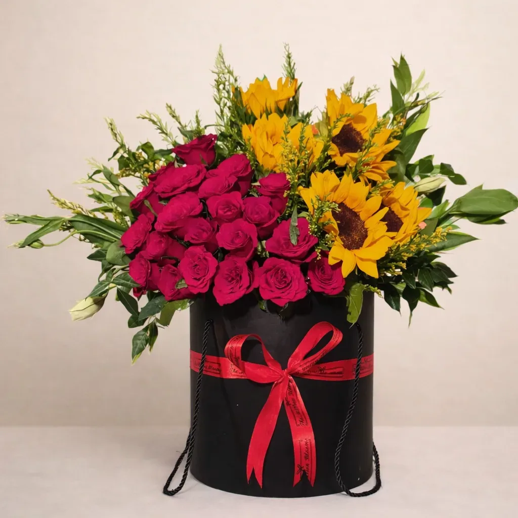 A Perfect Floral Pairing of Roses and Sunflowers